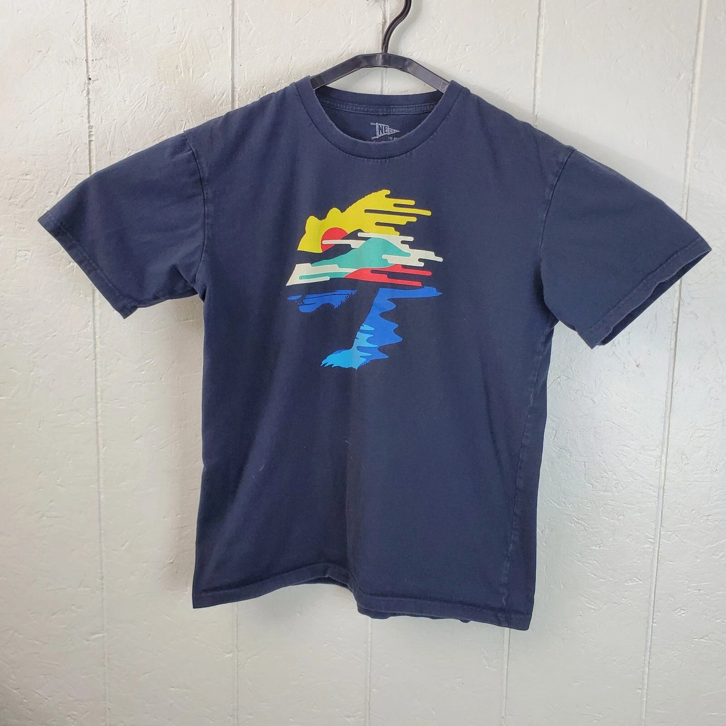 Never Elsewhere Shirt Mens Large Blue Crew Neck Short Sleeve Graphic Stretch
