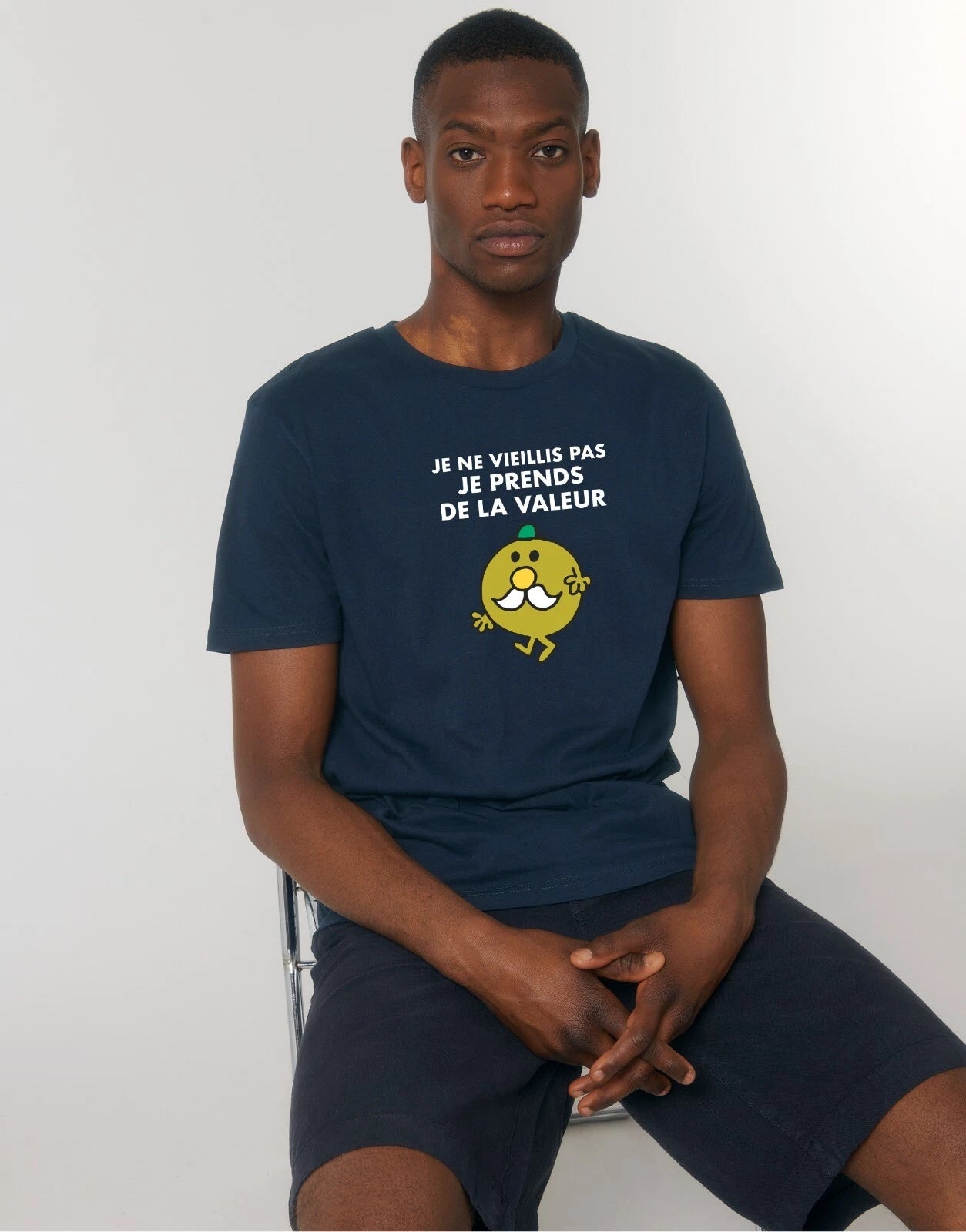 Men's Short Sleeve T-Shirt - JE NE VIEILLIS PAS JE PRENDS Navy Blue - S