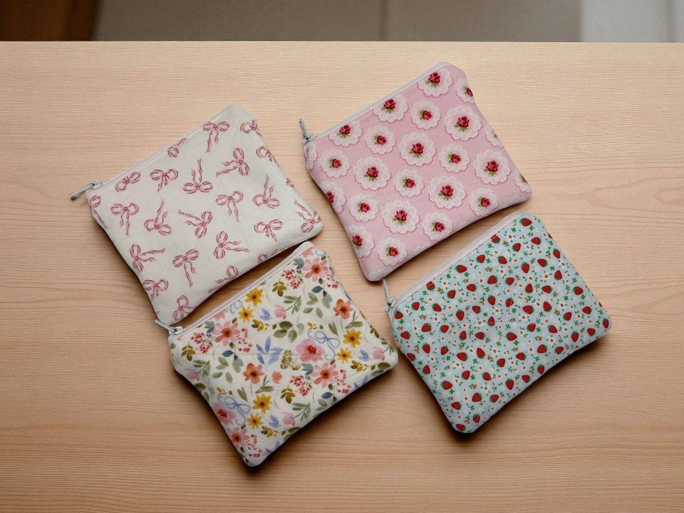 Mini Zippered Pouch, Small Coin Purse, Quilted Makeup Pouch, Travel Organizer, Earbud Pouch, Handmade Zipper Bag, Gift for Her