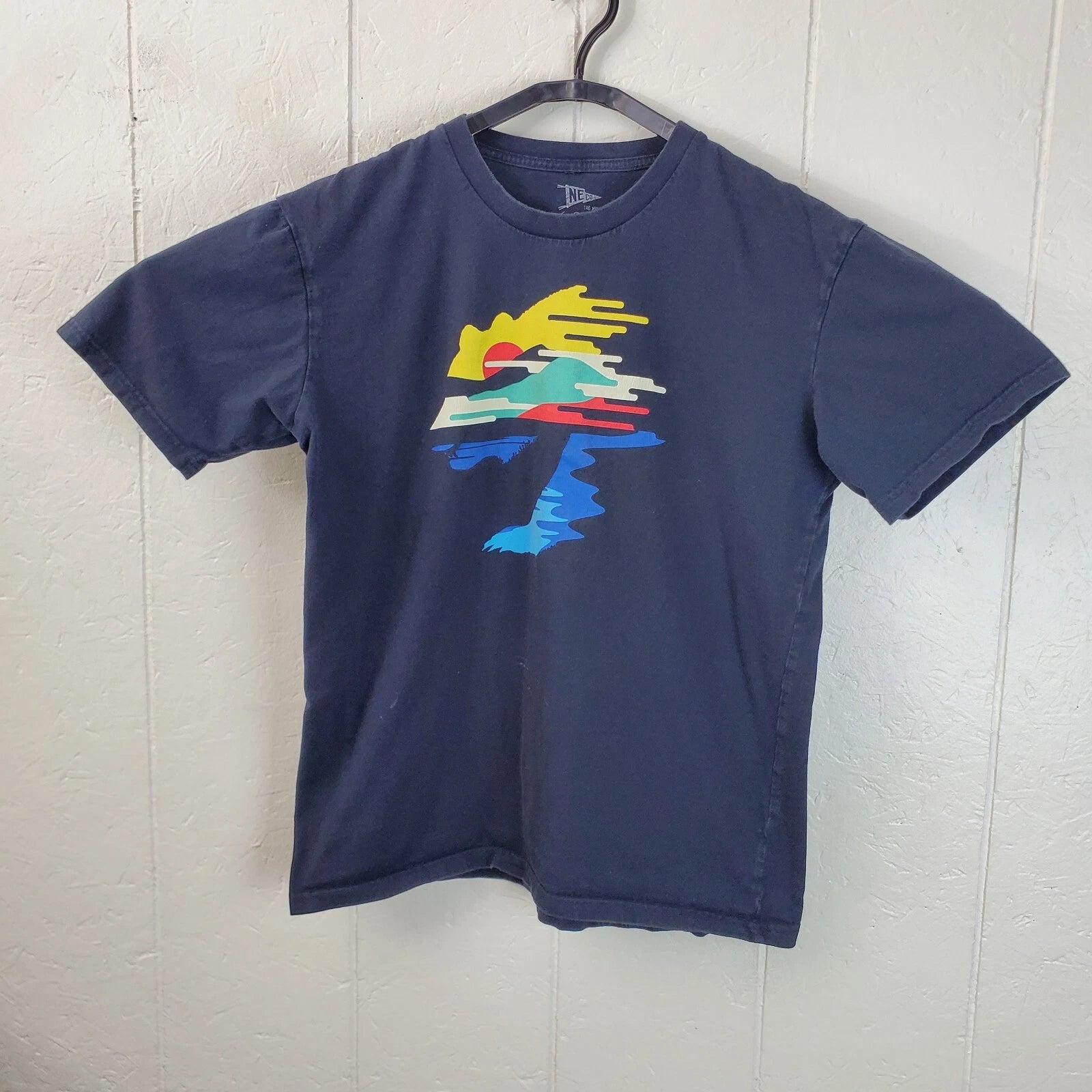 Never Elsewhere Shirt Mens Large Blue Crew Neck Short Sleeve Graphic Stretch